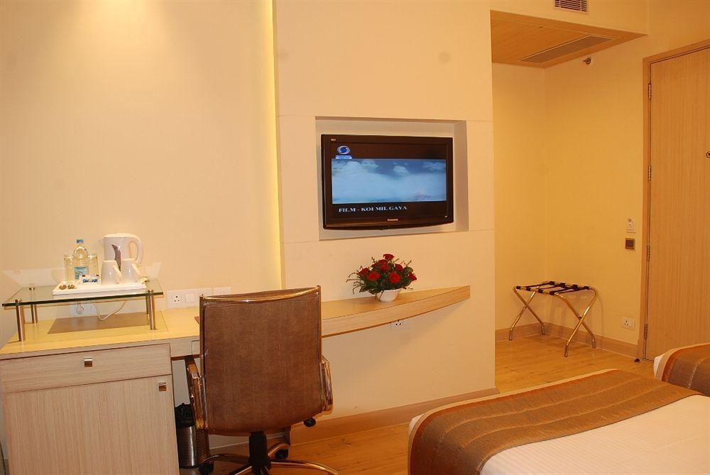 Sarovar Portico Naraina, Hotel Nowe Delhi Zewnętrze zdjęcie