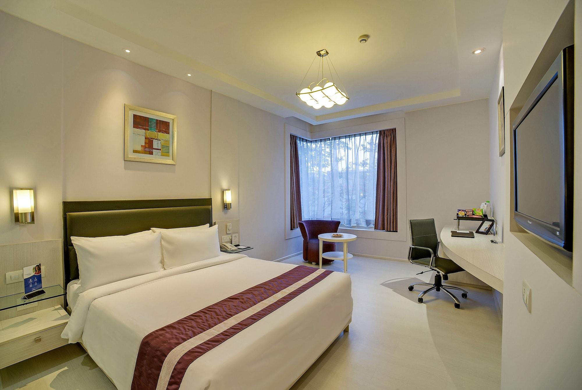 Sarovar Portico Naraina, Hotel Nowe Delhi Zewnętrze zdjęcie