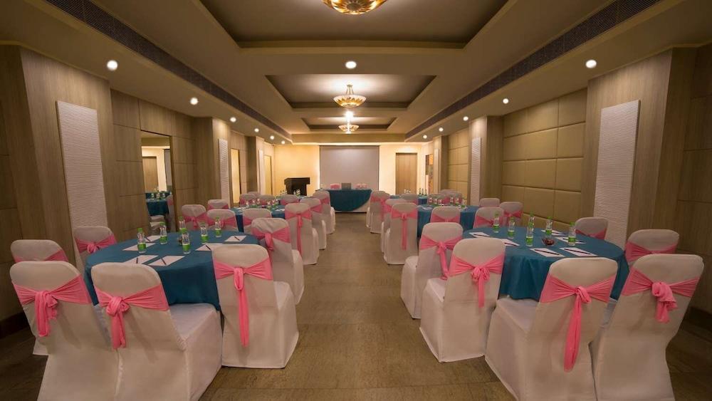 Sarovar Portico Naraina, Hotel Nowe Delhi Zewnętrze zdjęcie