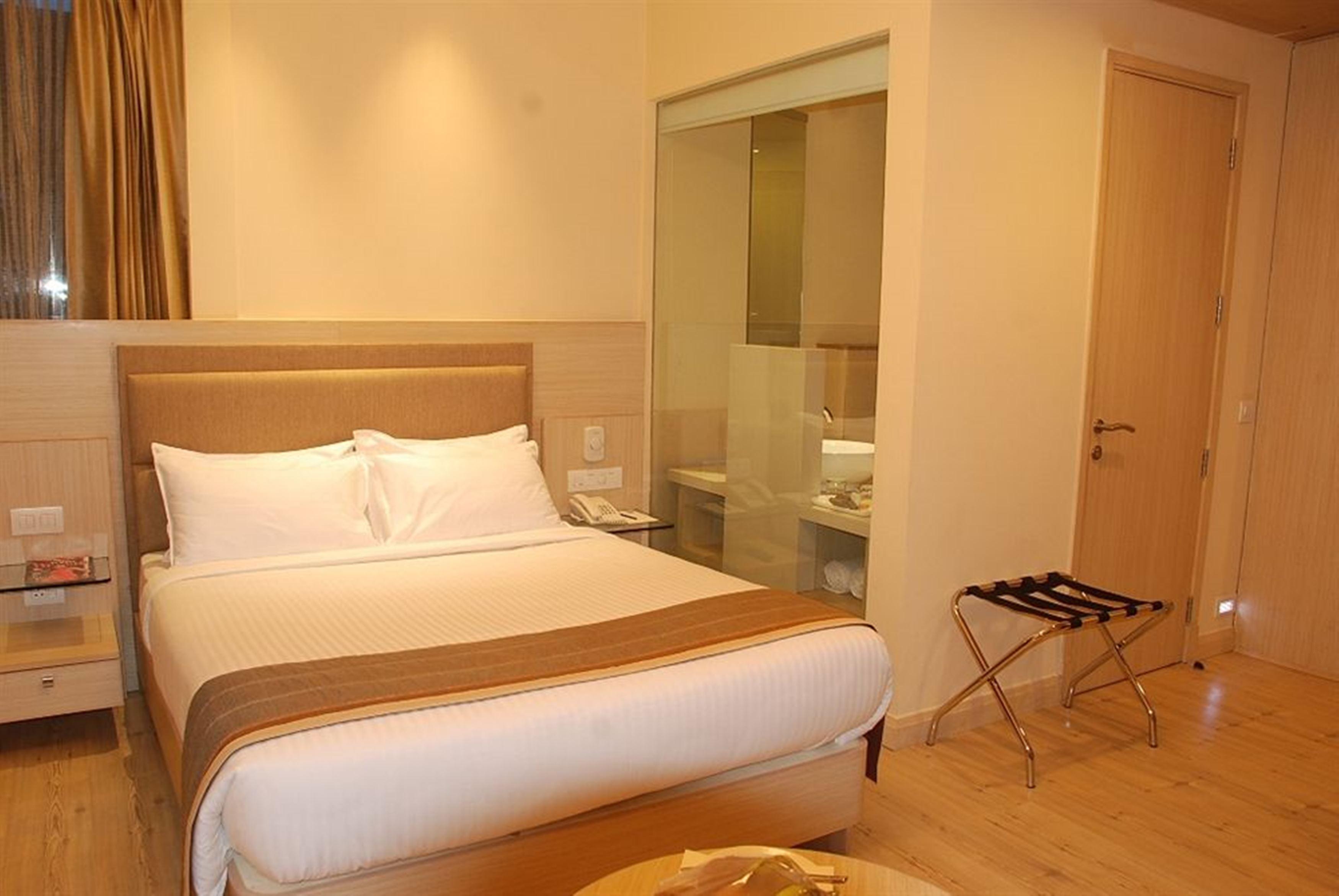 Sarovar Portico Naraina, Hotel Nowe Delhi Zewnętrze zdjęcie