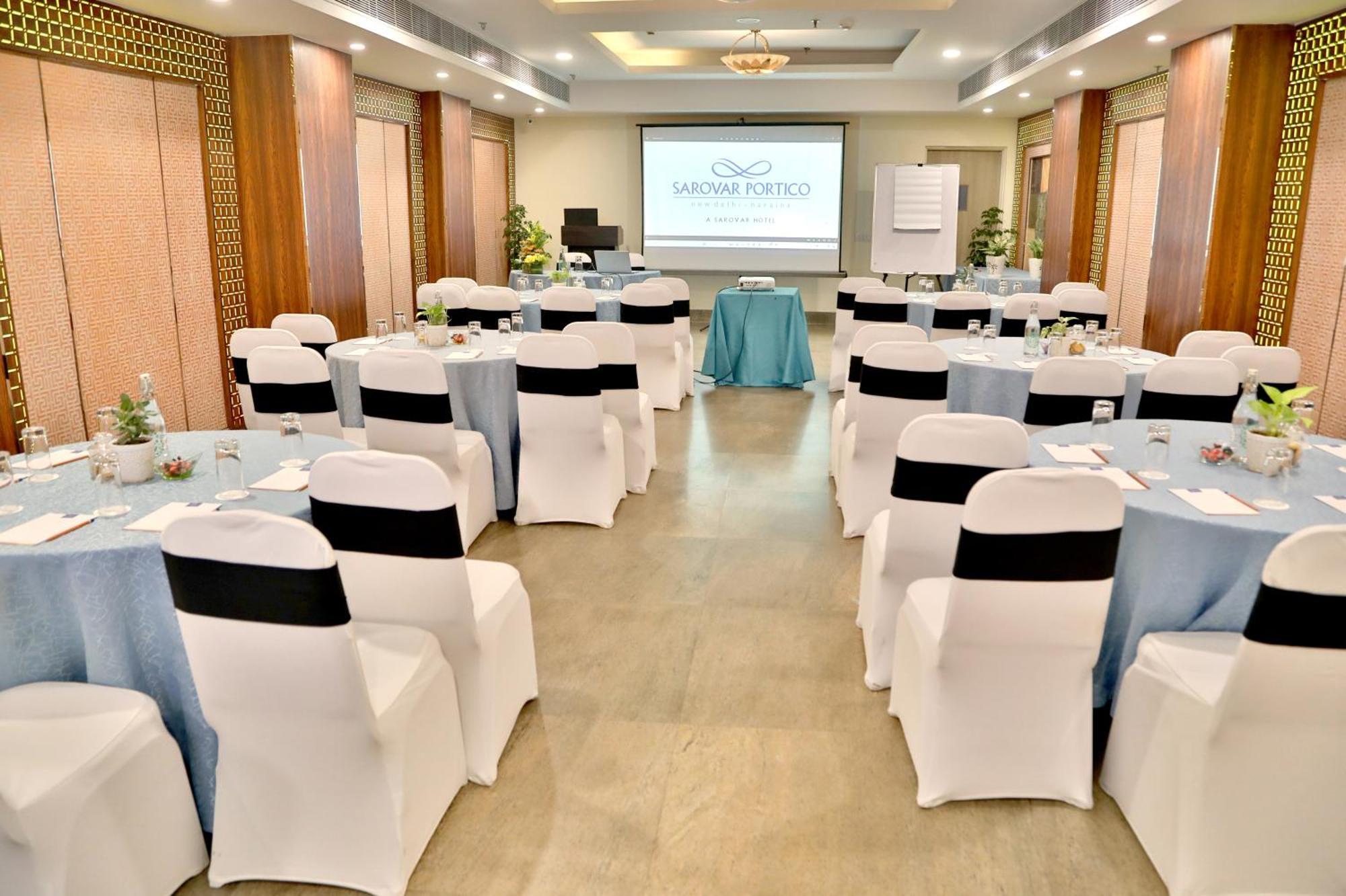 Sarovar Portico Naraina, Hotel Nowe Delhi Zewnętrze zdjęcie