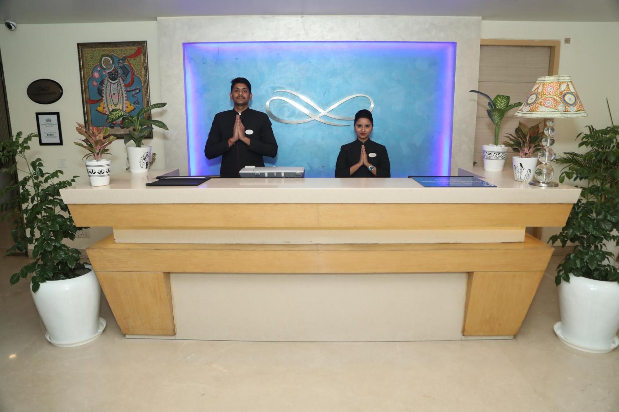 Sarovar Portico Naraina, Hotel Nowe Delhi Zewnętrze zdjęcie