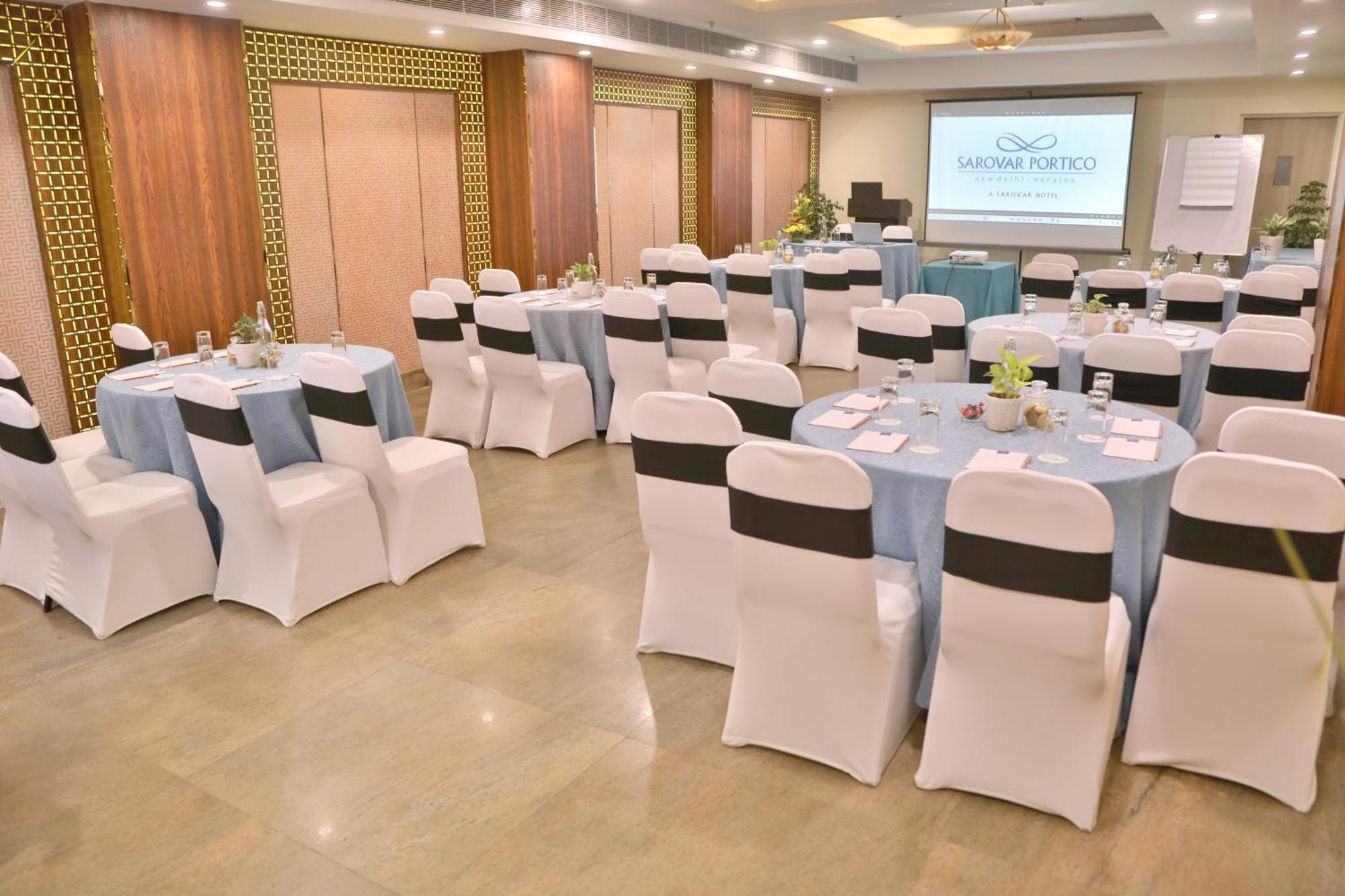 Sarovar Portico Naraina, Hotel Nowe Delhi Zewnętrze zdjęcie