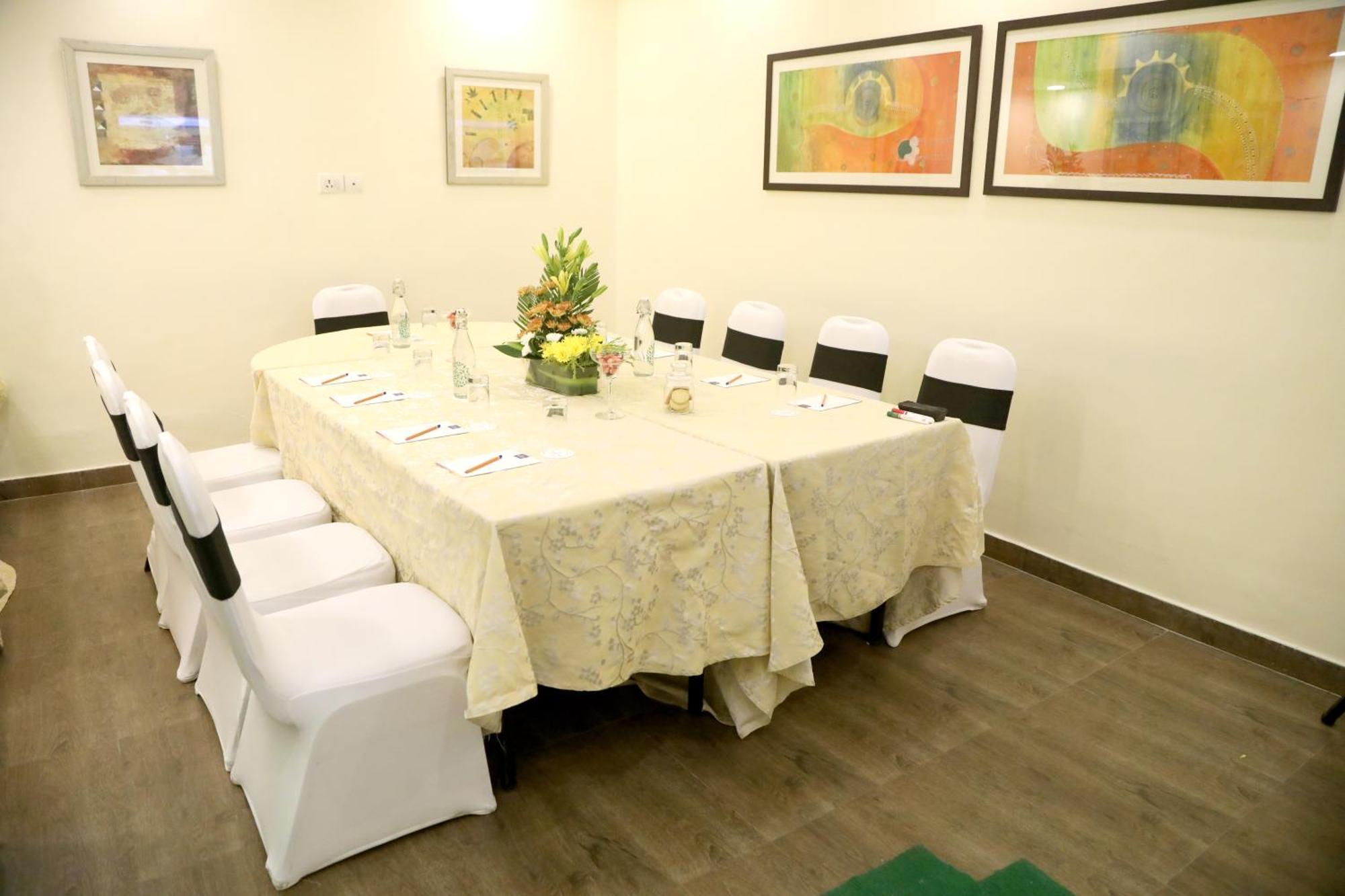 Sarovar Portico Naraina, Hotel Nowe Delhi Zewnętrze zdjęcie