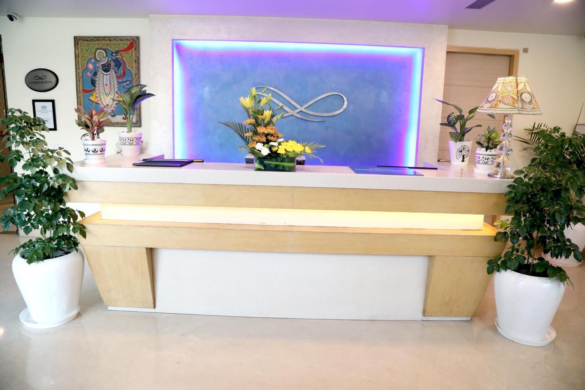 Sarovar Portico Naraina, Hotel Nowe Delhi Zewnętrze zdjęcie
