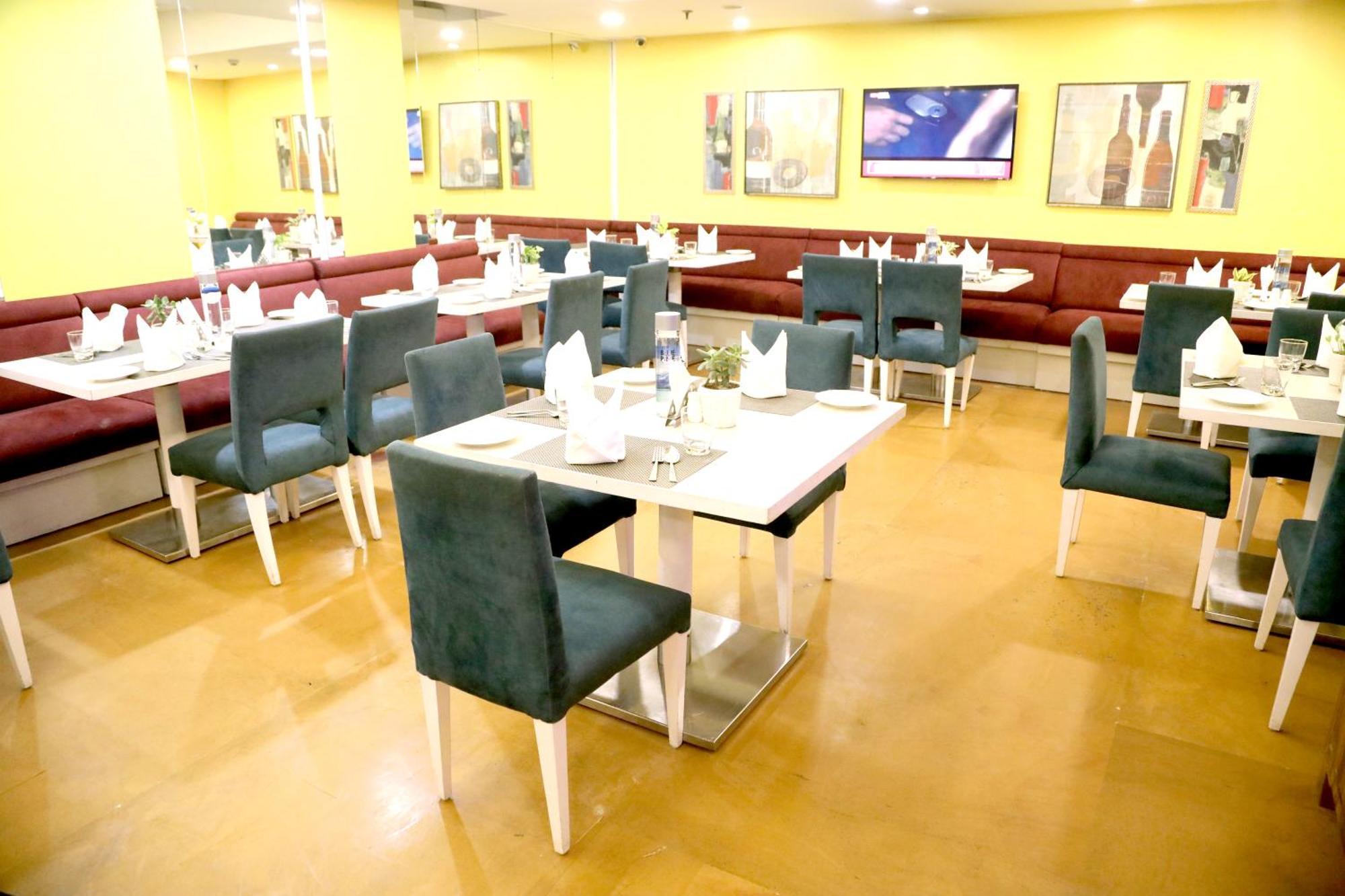 Sarovar Portico Naraina, Hotel Nowe Delhi Zewnętrze zdjęcie