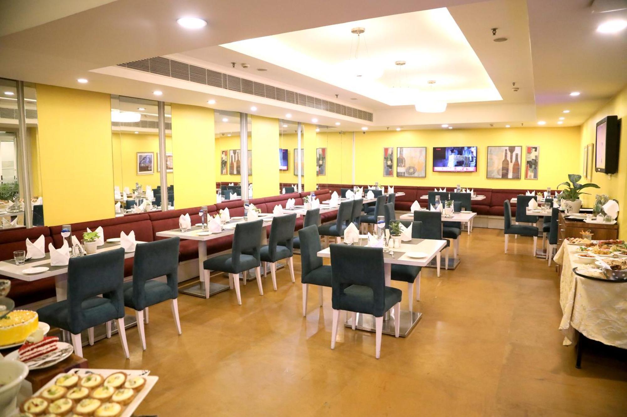 Sarovar Portico Naraina, Hotel Nowe Delhi Zewnętrze zdjęcie