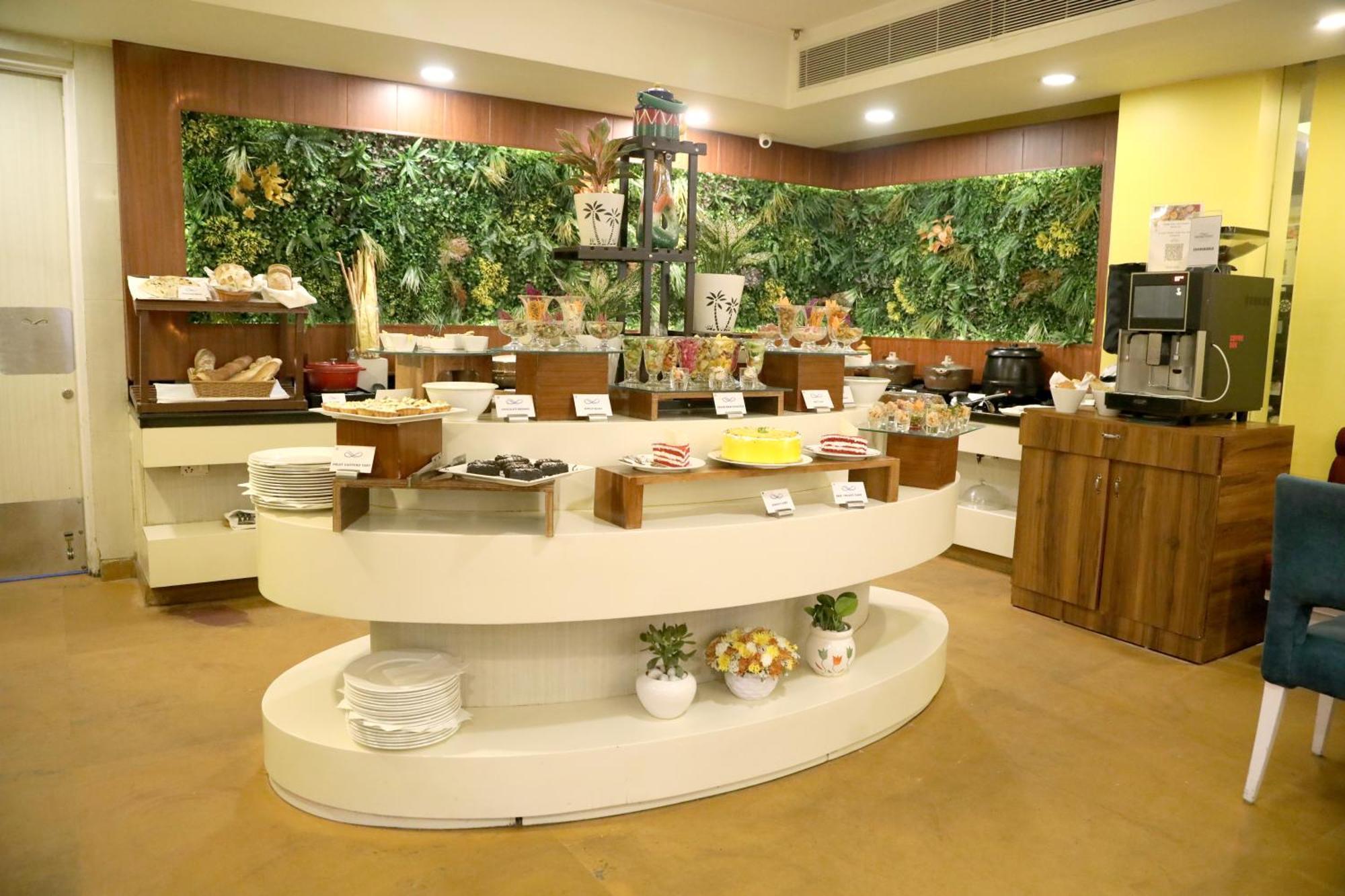 Sarovar Portico Naraina, Hotel Nowe Delhi Zewnętrze zdjęcie