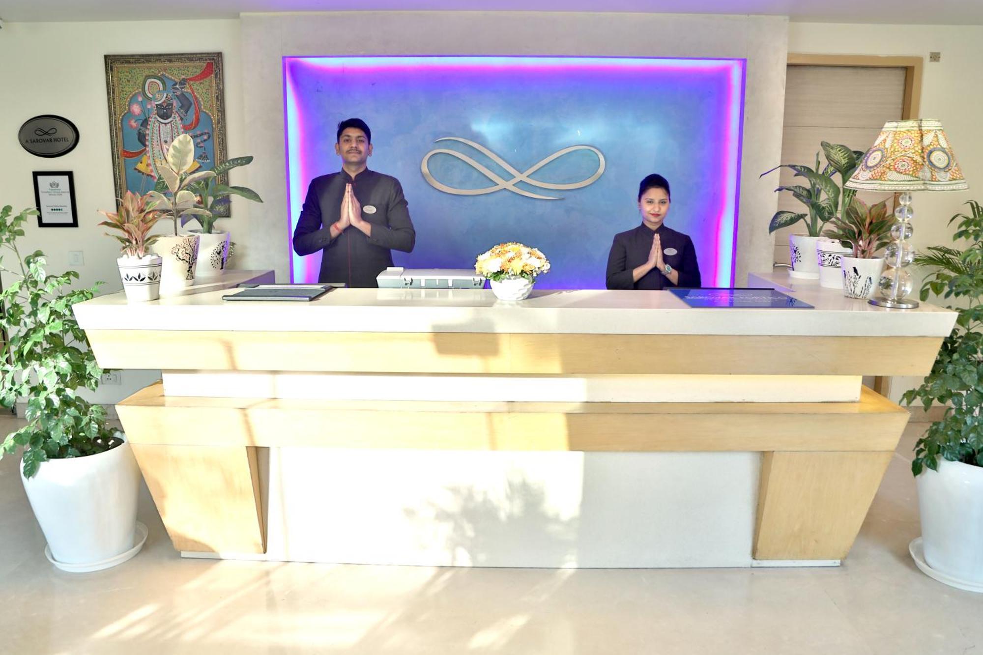 Sarovar Portico Naraina, Hotel Nowe Delhi Zewnętrze zdjęcie