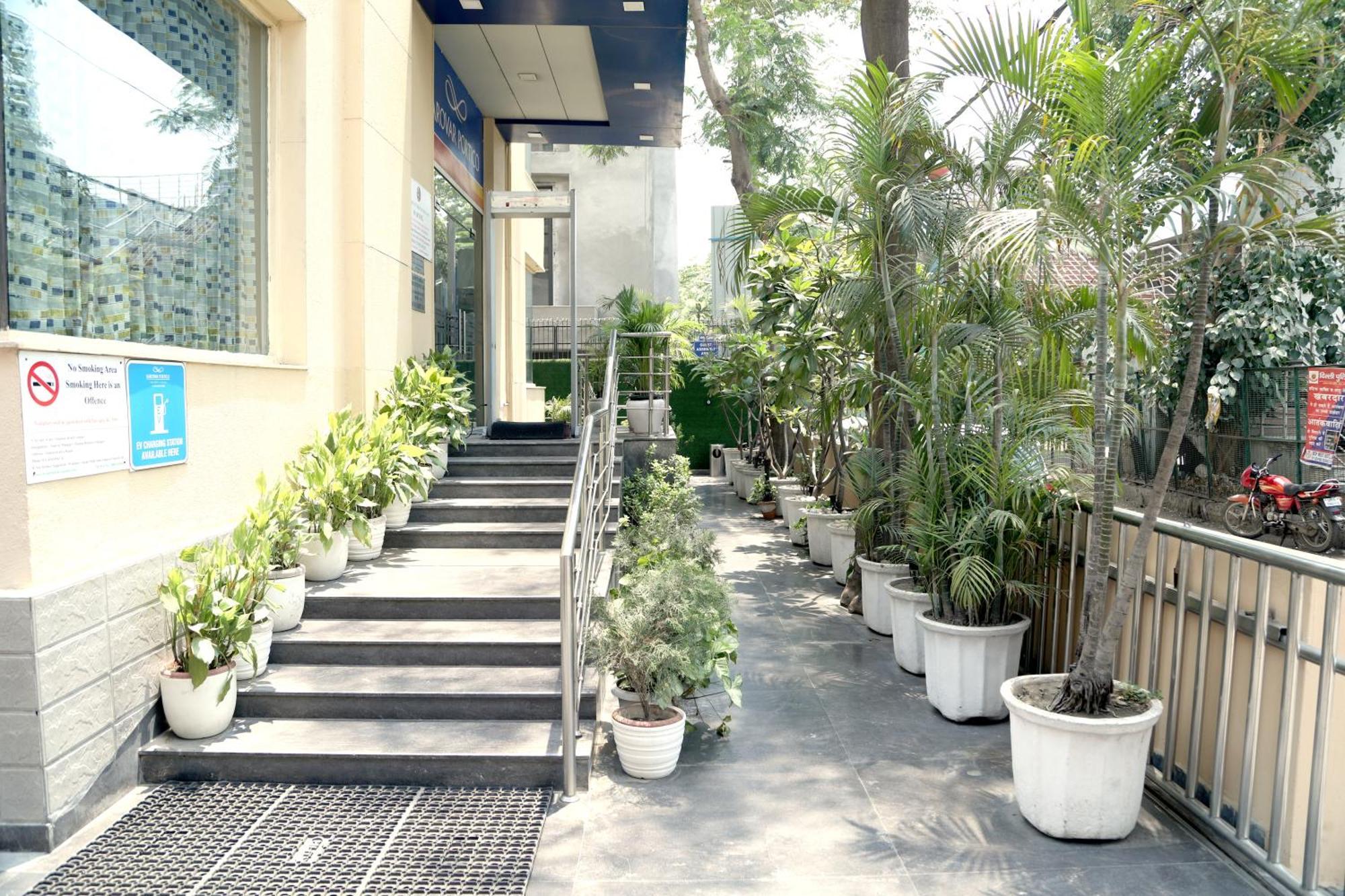 Sarovar Portico Naraina, Hotel Nowe Delhi Zewnętrze zdjęcie