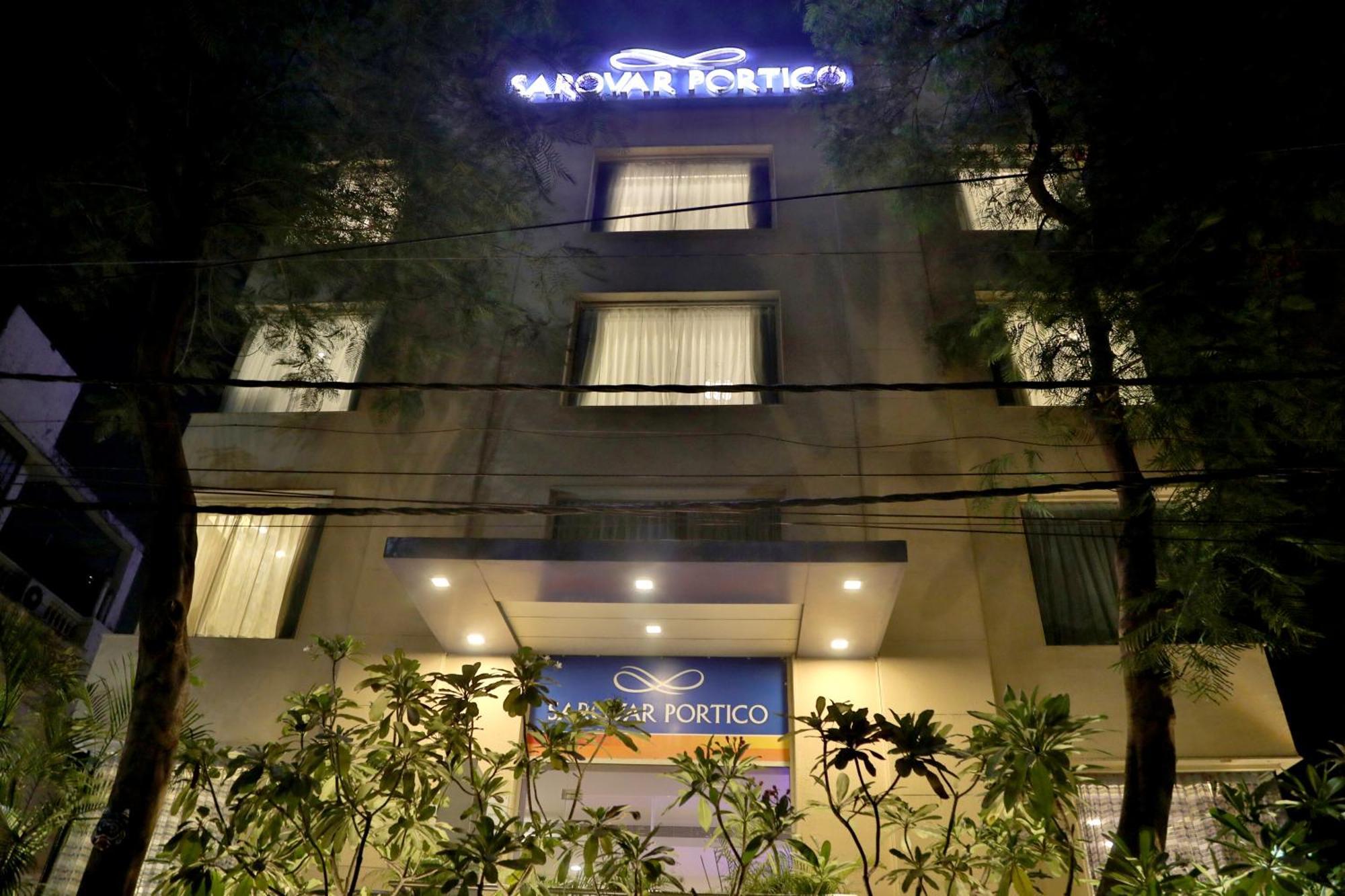 Sarovar Portico Naraina, Hotel Nowe Delhi Zewnętrze zdjęcie