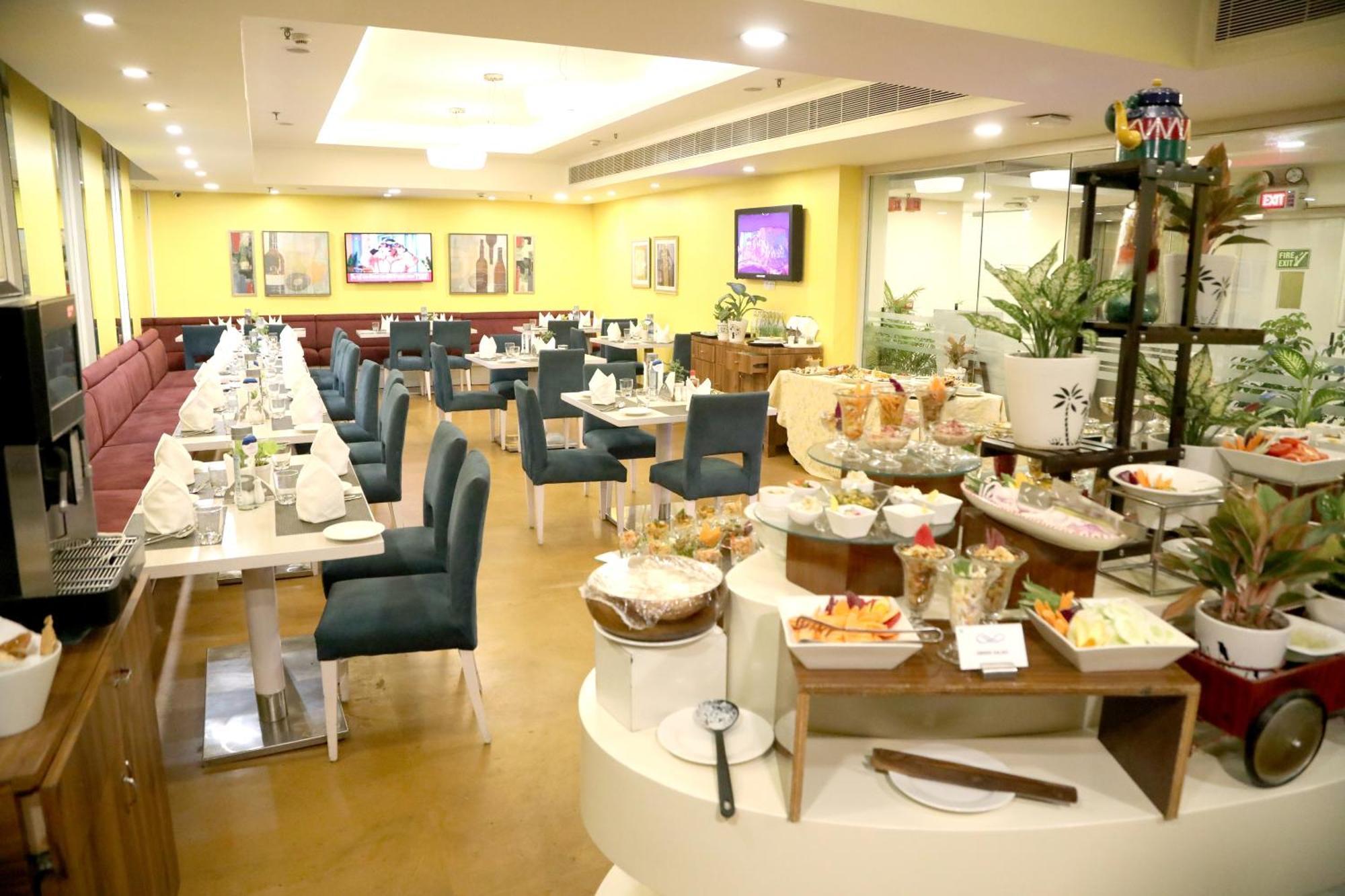 Sarovar Portico Naraina, Hotel Nowe Delhi Zewnętrze zdjęcie