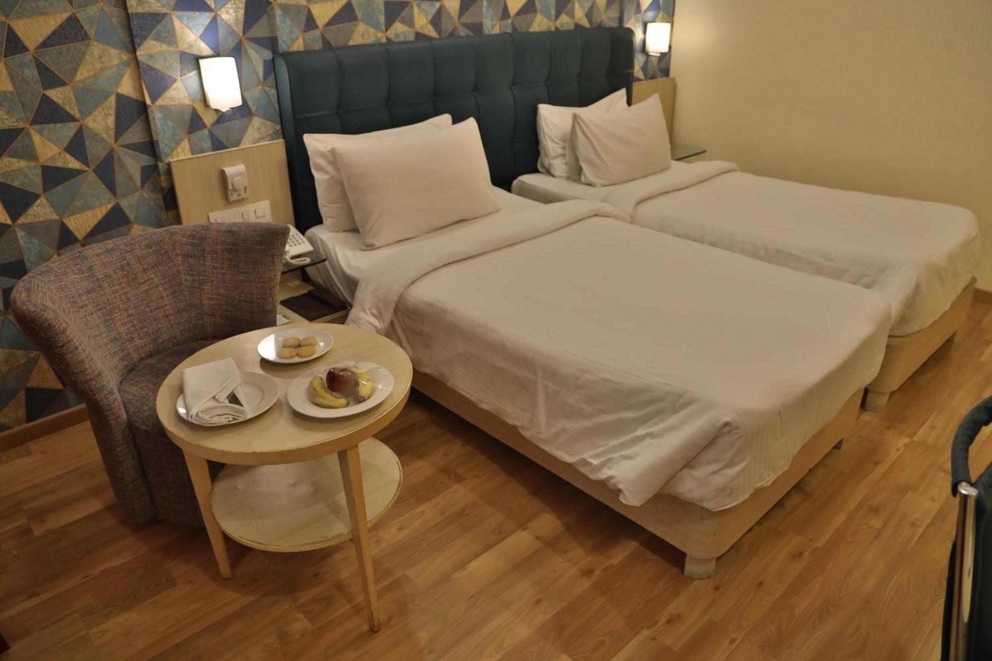 Sarovar Portico Naraina, Hotel Nowe Delhi Zewnętrze zdjęcie