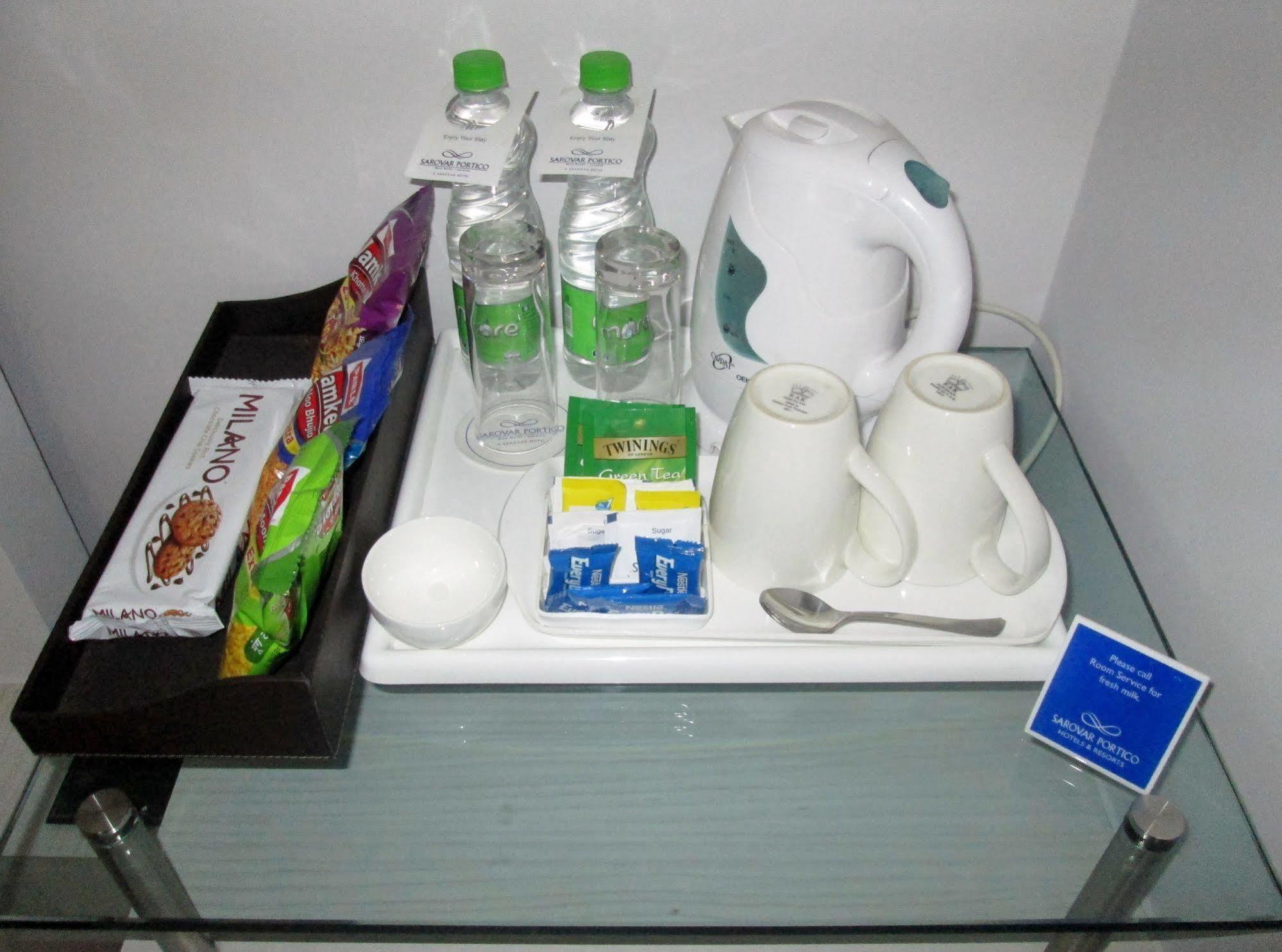 Sarovar Portico Naraina, Hotel Nowe Delhi Zewnętrze zdjęcie