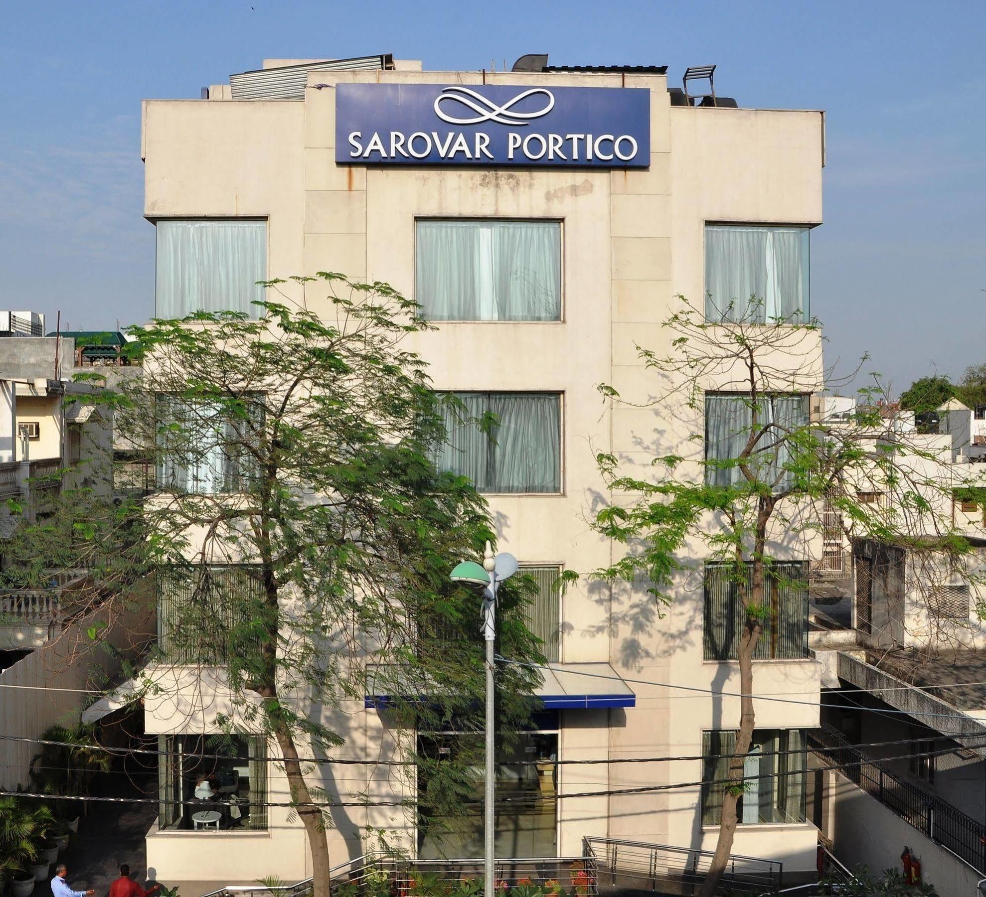 Sarovar Portico Naraina, Hotel Nowe Delhi Zewnętrze zdjęcie
