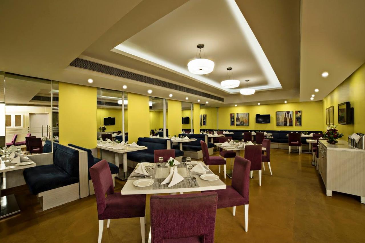 Sarovar Portico Naraina, Hotel Nowe Delhi Zewnętrze zdjęcie